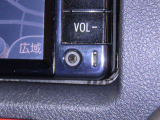 AUX端子を装備しております。