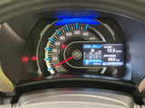 速度や走行情報をひと目で確認しやすい表示構成で、運転中の状況把握をサポート。日々の移動から遠出まで、必要な情報を落ち着いて確認できます。