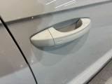 &rdquo;Keyless Access&rdquo;によって、ドアハンドルに手をかけるだけでドアロックが解除できます!