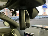 ETC内臓 自動防眩ルームミラー :後続車のライトが反射しても眩しくないように、ミラーの反射率を自動的に調整します。