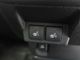 【シートヒーター】運転席と助手席をそれぞれ独立して操作できるため、座る人と室内温度にあわせた快適なシート温度が得られます♪