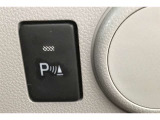 コーナーセンサーを車の前後に装備。障害物までの距離に応じて警告音を変えてお知らせ。縦列駐車時や駐車場・車庫などでの取り回しをサポートします。詳細は販売店スタッフまでおたずねください。