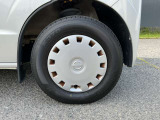 デザインの良い純正フルホイールカバー、タイヤサイズは145/80R12になります