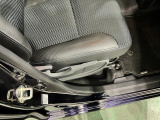 痛みの出やすい運転席シートの角、フロアマット、座面、ともに良好です