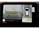 車両を上から見たような映像表示するパノラミックビューモニター付き!