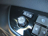 駐車時や狭い道でのすれ違い時に気を使うミラー。電動格納式ドアミラーはそんな時に便利です。