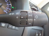 AUTOの位置にセットしておくと、暗くなったら自動でライトの点灯をサポートしてくれます!高速道路でのトンネル通過時など便利です!