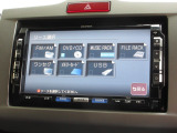ナビゲーションは純正HDDナビ(VXH-112VS)を装着しております。AM、FM、CD、DVD再生、音楽録音再生、ワンセグTVがご使用いただけます。初めて訪れた場所でも安心ですね!