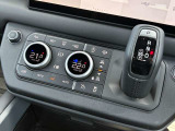 【2ゾーンクライメートコントロール】運転席と助手席で好みの温度に設定可能。ドライブをもっと快適に、上質な空間を演出する2ゾーンクライメートコントロール搭載!