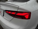 【LEDテールライト】後方車からの視認性も良く、ウインカーは、シーケンシャルを採用! アウディらしいデザインが特徴です!!