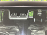 【スマートアシスト】走行中に前方の車両等を認識し、衝突しそうな時は警報とブレーキで衝突回避と被害軽減をアシスト。より安全にドライブをお楽しみいただけます。