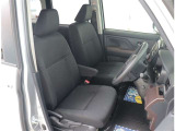 お車選びをお楽しみ頂けるよう、在庫車の展示スペースを十分に確保しております。