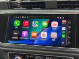 スマートフォンインターフェースを利用すればUSBケーブルを介してナビゲーション、メッセージ、電話、音楽などスマートフォン内のアプリをMMIタッチィスプレイに表示しスマートフォンに触れずに操作することも可能。