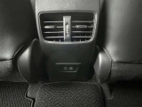 充電用USB端子付き。スマートフォンなどの充電に便利です。