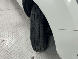タイヤサイズは155/80R14!残り溝は6ミリ程度です!スペアタイヤがついていて、不測の事態が起きても安心です!