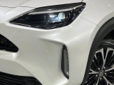 【LEDヘッドライト】悪天候や夜間走行時も良好な視界を確保し安心して運転できる高輝度LEDヘッドライトを装備!点灯速度が早く、消費電力も抑えられています。