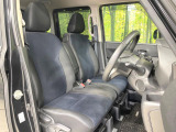 運転席シート廻りは使用感も少なく、良好な状態となっています。前オーナー様が丁寧に使っていたことがよくわかりますね。