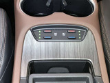 シートベンチレーション付きです。シートと密着部分の空気を換気して蒸れを防いでくれるので、暑い時期も快適に過ごせます♪一度使ったら手放せません!