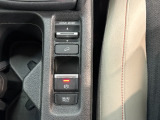 電子制御パーキングブレーキは信号待ちでも便利。いつもより運転がラクになるはずです。