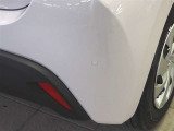 コーナーセンサーを車両の前後に装備!障害物までの距離に応じて警告音を変えてお知らせ。縦列駐車時や駐車場・車庫などでの取り回しをサポートします。詳細は販売店スタッフまでお尋ねください。