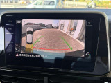 ガイドライン付きバックカメラで安全な駐車をサポート。