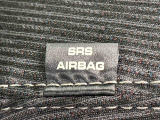 車両側方からの衝撃を緩和するSRSサイドエアバッグ(運転席/助手席)に加えて,SRSカーテンシールドエアバックも標準装備