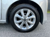 おしゃれは足元から。日産純正のアルミホイールで足元すっきり。タイヤサイズは155/65R14になります