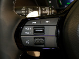 【ステアリングリモコン】ステアリングにオーディオ調節可能なスイッチが装備されていますので運転中でも視線をそらさずにオーディオの調節が可能です!