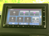 CDやラジオ、USB、Bluetoothなど複数の音源を選べるメニューを表示。通勤やお出かけの際も、好みに合わせて音楽やラジオを楽しめる便利な装備です。