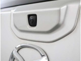 バックカメラが付いているので後方確認が非常にしやすいです。今や運転初心者も熟練者も必須装備!ついていて損はないですね♪