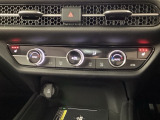 運転席と助手席にシートヒーターが付いています☆寒い時期に腰周りを温めてくれるので体全体が温まりやすいのは勿論、暖房と違い顔に風が当たらないので、乾燥肌やドライアイの方でも大丈夫☆