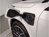 BMWの伝統の丸目4灯ヘッドライトでございます。LEDライトで視認性もよく明るく安全性の向上につながります。