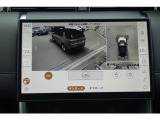 車両の周囲にある死角をカバーするため、駐車場や狭い道、街中の運転で大きな役割を果たします。後方や側面にいる車両や歩行者を見逃すことなく、360度カメラを使うことで、隠れた障害物や危険物を認識できます。