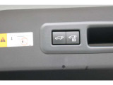 電動で開閉するパワーバックドア装備しています
