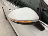 サイドアシスト装備車 ミラー内のLEDにより死角による事故を軽減いたします。