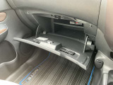 グローブボックスは奥行きたっぷり、大容量の収納スペース
