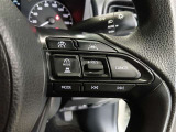 ステアリング右側には、運転支援機能を手元で操作できるスイッチ類を配置しています