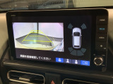 リバースギアに入れるだけで後方の表示へ切り替わります。夜間や雨の日の駐車も楽になりますよ。