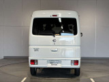 前・後方に車両や壁などの障害物がある場合、クルマが誤操作を察知して、衝突を未然に防ぎます。