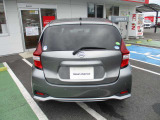 万が一のトラブルにも、全国の3000ケ所の日産サービス工場で修理可能!!年間走行距離無制限、バッテリーも保証対象です!