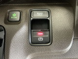 パーキングブレーキはスマートな電子制御式と合わせて渋滞時等にブレーキペダルから足を離しても停車状態を保持してくれるオートブレーキホールド機能で運転が楽になります。スタートはアクセルペダルを踏むだけ