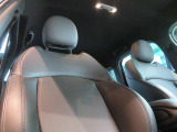 【運転席】スポーツシートでドライバーの体にフィットし、運転をしっかりとサポートしてくれます!