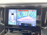 【パノラミックビューモニター】専用のカメラにより、上から見下ろしたような視点で360度クルマの周囲を確認することができます☆死角部分も確認しやすく、狭い場所での切り返しや駐車もスムーズに行えます。