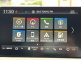 ナビや電話、ラジオ、Bluetooth Audioなどの項目が一覧で並び、使いたい機能を見つけやすい画面です。必要なメニューを視認しながら選べるため、日常使いにも便利です。