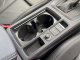 電子式パーキングには、オートホールド機能があり信号待ちなどでのブレーキをホールドしてくれ運転の負担を軽減してくれます。