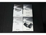 保証書・記録簿・取扱説明書と揃っていいます。キーの電池は新品にお取替えしてから納車させて頂きます。