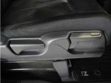 ◆シートハイトアジャスター◆運転席を上下に高さ調節ができます!運転ポジションを体格に合わせてシート調整できます。