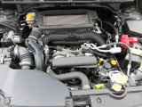 水平対向4気筒1.8L DOHCインタークーラーターボエンジン。