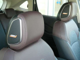 理想のプレミアムオーディオを追求して革新のヘッドレストスピーカーを運転席、助手席に搭載。