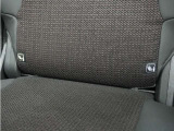 ◆ISOFIX◆シートベルトいらずでチャイルドシートと固定金具を連結するだけでがっちり固定できます。